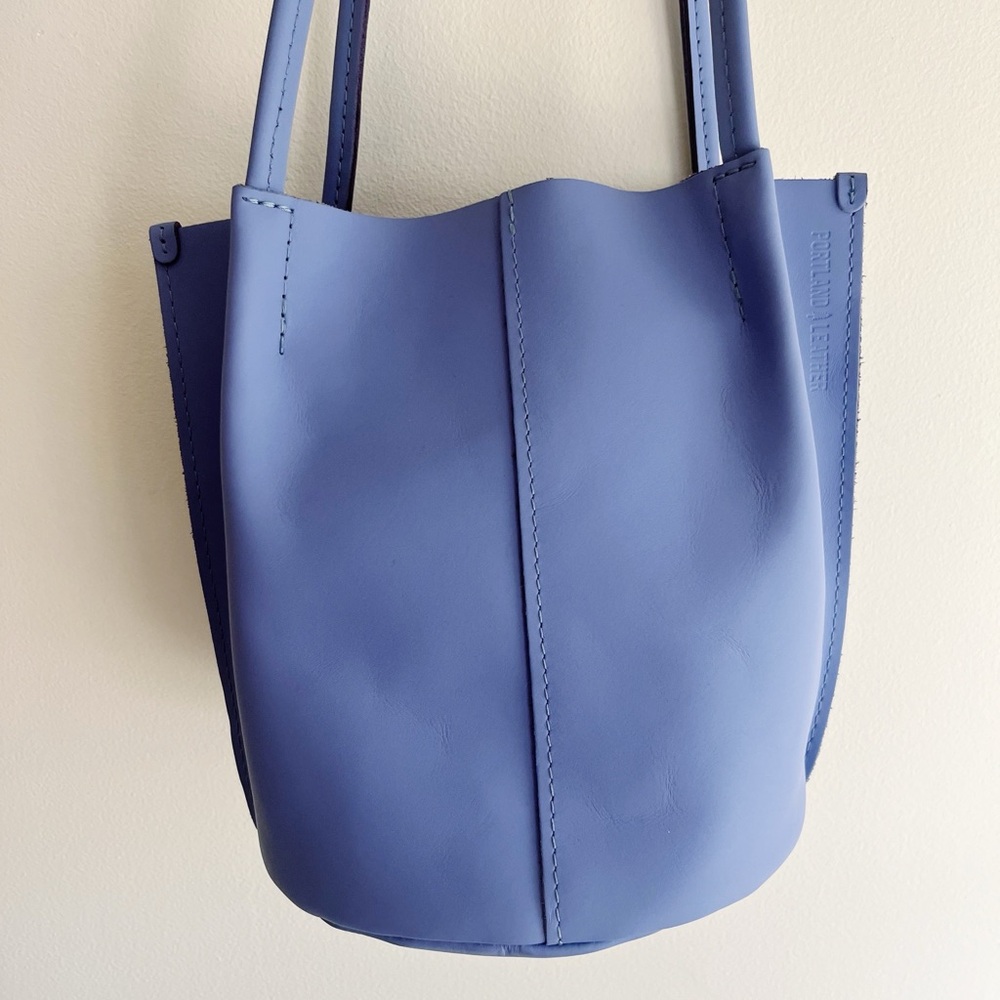 NWT Portland Leather Devan Bucket Tote Classic - Picture 3 of 5